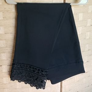 D.F.A. Lace Hem Capri 10